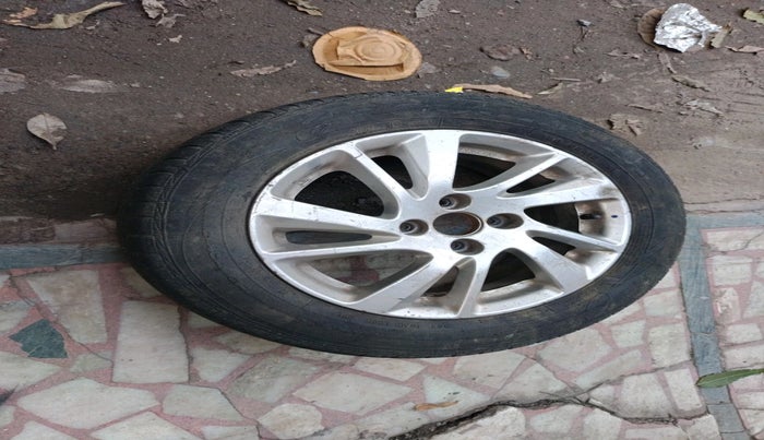 2012 Maruti Swift ZXI, Petrol, Manual, 79,029 km, tyre