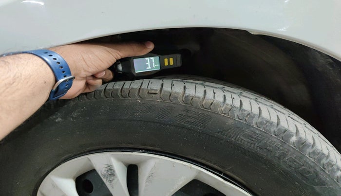 2018 Maruti Swift VXI AMT, Petrol, Automatic, 75,311 km, tyre