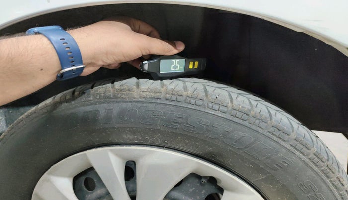 2018 Maruti Swift VXI AMT, Petrol, Automatic, 75,311 km, tyre