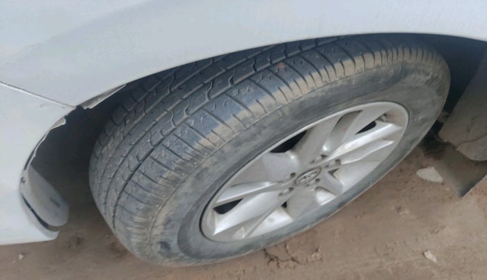 2017 Toyota Innova Crysta 2.4 ZX AT 7 STR, Diesel, Automatic, 61,893 km, tyre