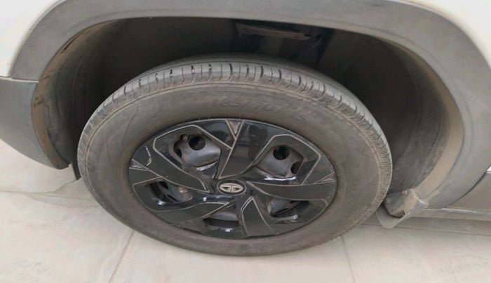 2023 Tata PUNCH ADVENTURE AMT, Petrol, Automatic, 23,825 km, tyre