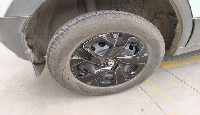 2023 Tata PUNCH ADVENTURE AMT, Petrol, Automatic, 23,825 km, tyre