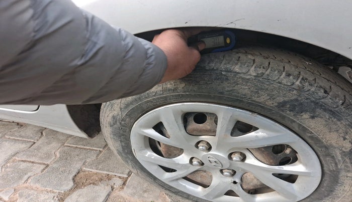 2017 Hyundai Grand i10 SPORTZ U2 1.2 CRDI, Diesel, Manual, 1,02,811 km, tyre