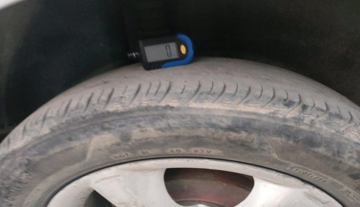 2012 Skoda Rapid ELEGANCE 1.6 TDI CR MT, Diesel, Manual, 94,323 km, tyre