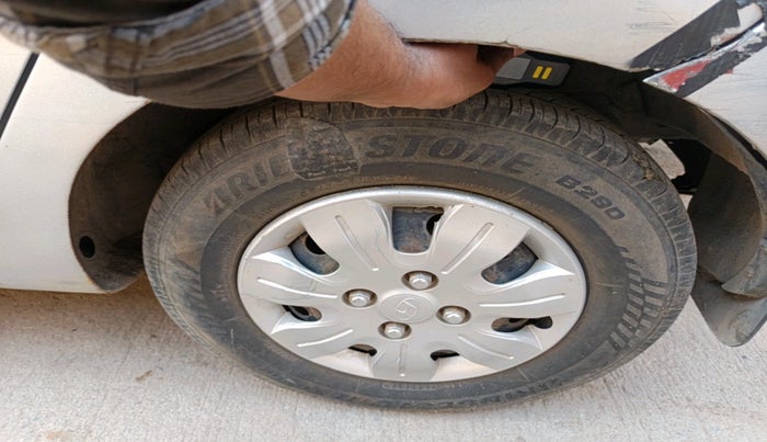 2012 Hyundai i10 MAGNA 1.2, Petrol, Manual, 1,01,267 km, tyre