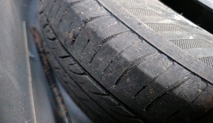 2012 Hyundai i10 MAGNA 1.2, Petrol, Manual, 1,01,267 km, tyre