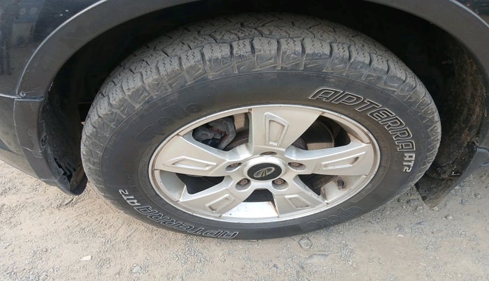 2016 Mahindra XUV500 W6 AT, Diesel, Automatic, 97,960 km, tyre