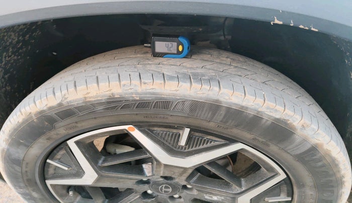 2024 Tata Safari ACCOMPLISHED PLUS DUAL TONE, Diesel, Manual, 18,570 km, tyre