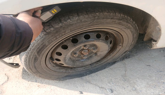 2011 Toyota Etios G, Petrol, Manual, 1,11,784 km, tyre