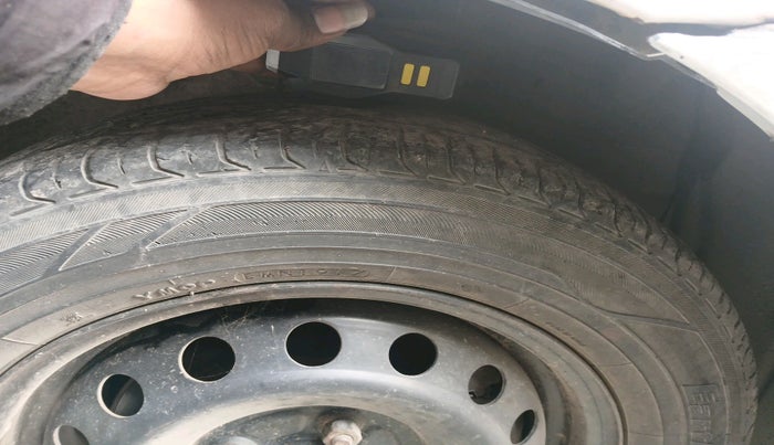 2011 Toyota Etios G, Petrol, Manual, 1,11,784 km, tyre