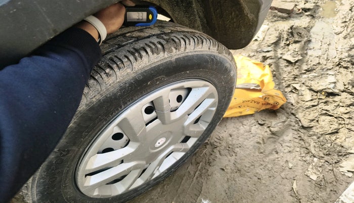 2022 Mahindra XUV300 W4 1.2 PETROL, Petrol, Manual, 43,619 km, tyre