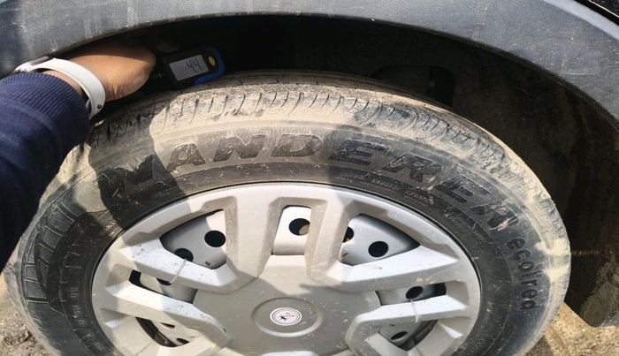 2022 Mahindra XUV300 W4 1.2 PETROL, Petrol, Manual, 43,619 km, tyre