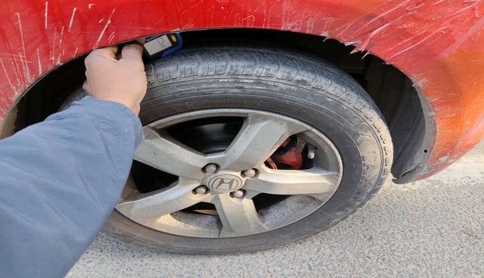 2011 Honda Jazz 1.2L I-VTEC BASE, Petrol, Manual, 1,18,855 km, tyre