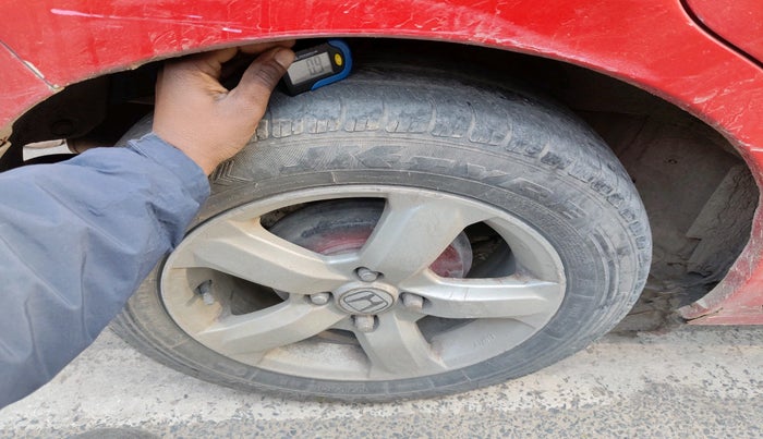 2011 Honda Jazz 1.2L I-VTEC BASE, Petrol, Manual, 1,18,855 km, tyre