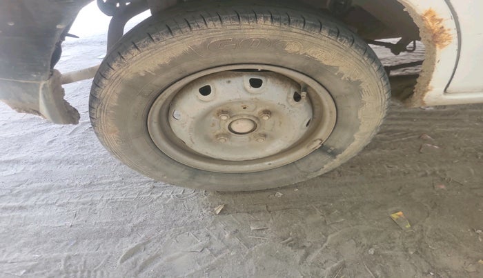 2011 Maruti Alto LX, Petrol, Manual, 1,69,680 km, tyre