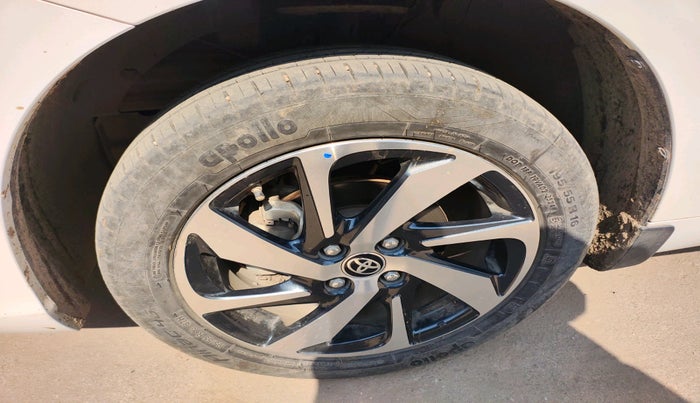 2024 Toyota Glanza V AMT, Petrol, Automatic, 9,455 km, tyre