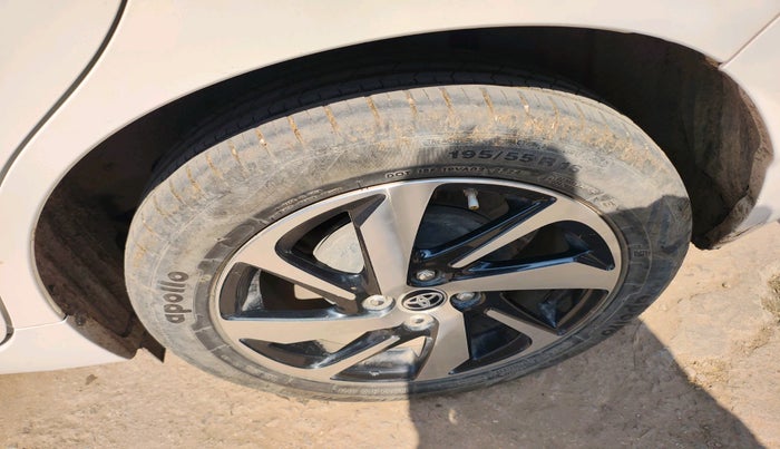 2024 Toyota Glanza V AMT, Petrol, Automatic, 9,455 km, tyre