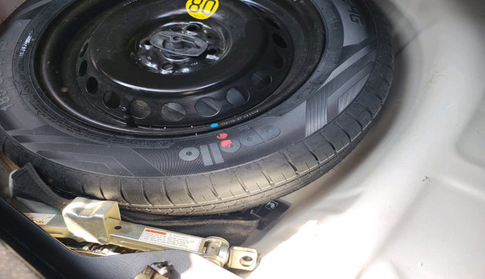 2024 Toyota Glanza V AMT, Petrol, Automatic, 9,455 km, tyre