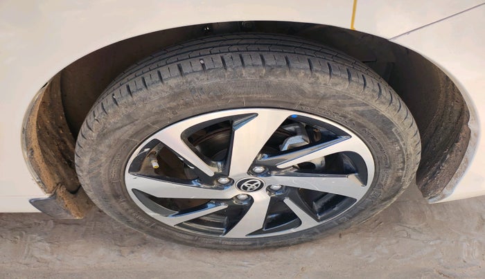 2024 Toyota Glanza V AMT, Petrol, Automatic, 9,455 km, tyre