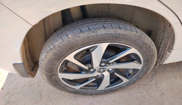 2024 Toyota Glanza V AMT, Petrol, Automatic, 9,455 km, tyre