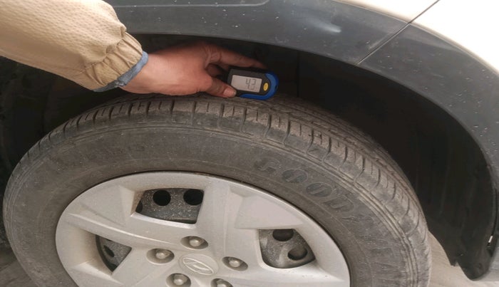 2021 Hyundai VENUE S+ 1.2, Petrol, Manual, 32,605 km, tyre