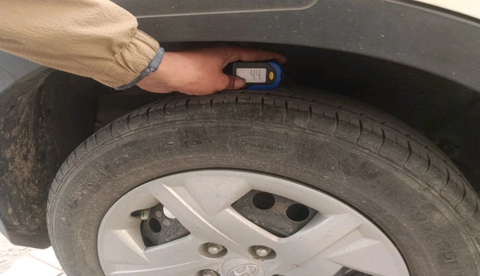 2021 Hyundai VENUE S+ 1.2, Petrol, Manual, 32,605 km, tyre