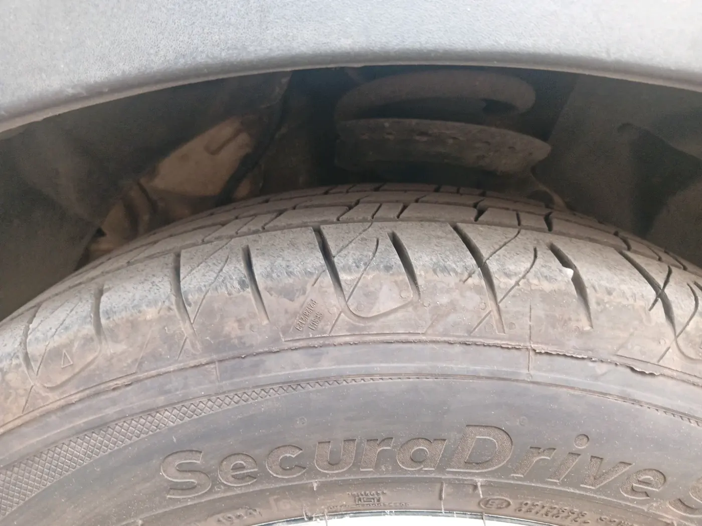 2019 Mahindra XUV300 W8 (O) 1.2 PETROL, Petrol, Manual, 1,55,276 km, tyre