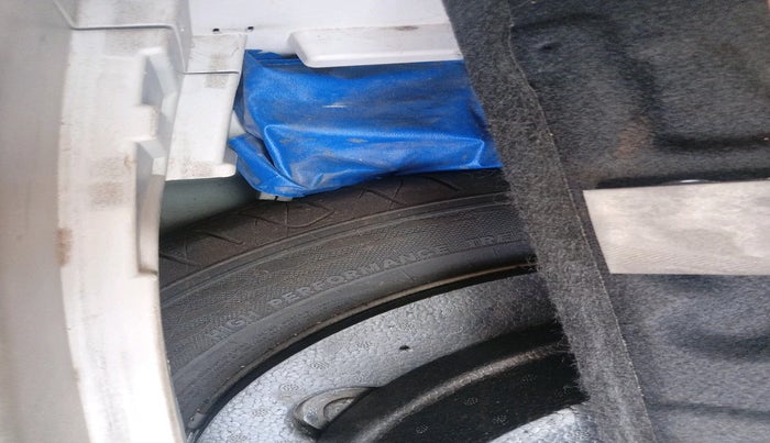 2019 Mahindra XUV300 W8 (O) 1.2 PETROL, Petrol, Manual, 1,55,276 km, tyre