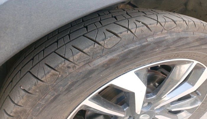 2019 Mahindra XUV300 W8 (O) 1.2 PETROL, Petrol, Manual, 1,55,276 km, tyre