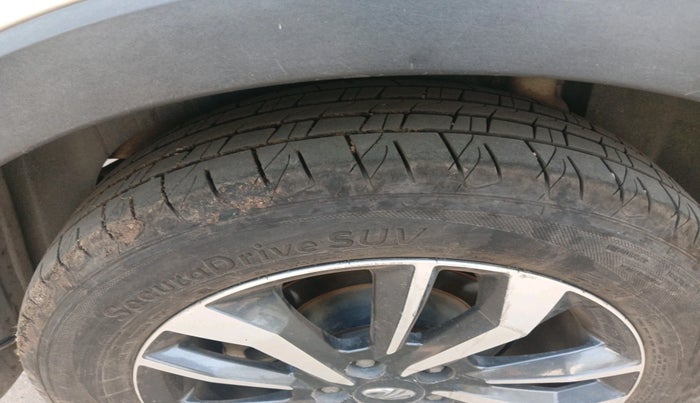 2019 Mahindra XUV300 W8 (O) 1.2 PETROL, Petrol, Manual, 1,55,276 km, tyre