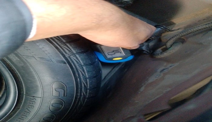 2017 Toyota Etios Liva VXD, Diesel, Manual, 1,72,438 km, tyre