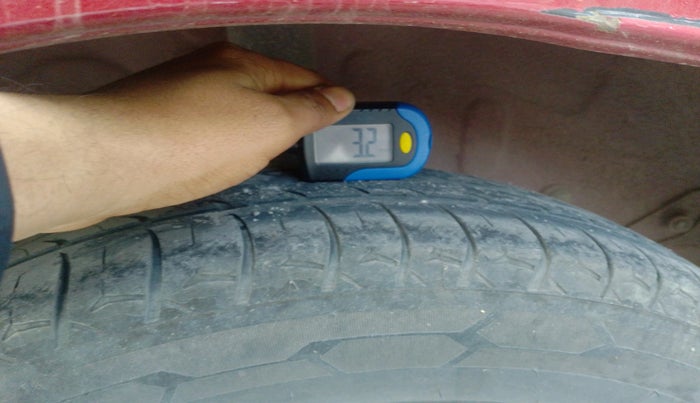 2017 Toyota Etios Liva VXD, Diesel, Manual, 1,72,438 km, tyre