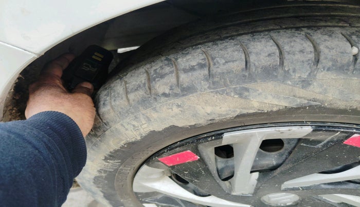 2021 Maruti Ertiga VXI SHVS, Petrol, Manual, 76,946 km, tyre