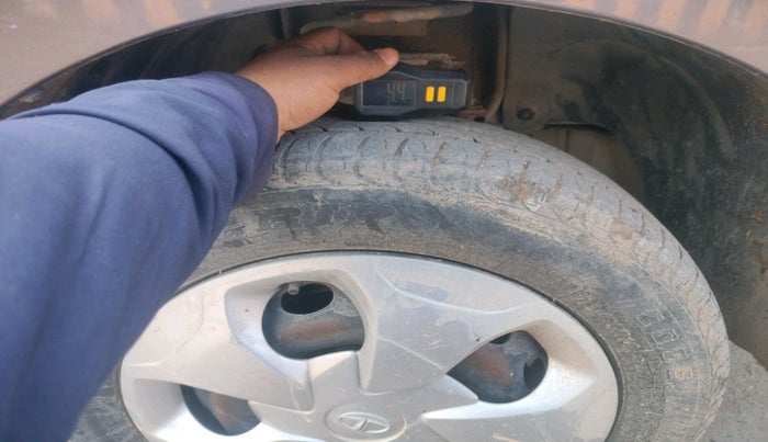 2018 Tata Tiago XT PETROL, Petrol, Manual, 80,246 km, tyre