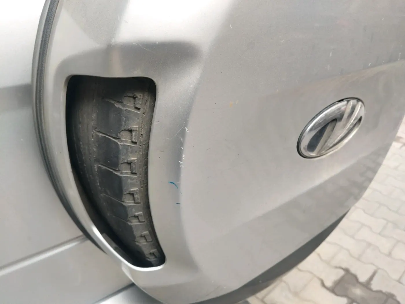 2018 Mahindra TUV300 T8, Diesel, Manual, 1,74,432 km, tyre
