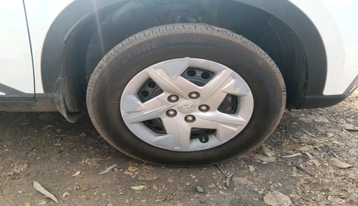 2022 Hyundai VENUE S+ 1.2, Petrol, Manual, 74,244 km, tyre