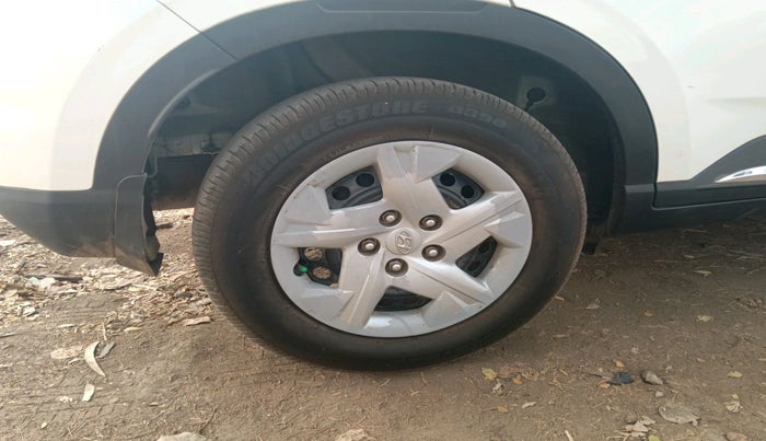 2022 Hyundai VENUE S+ 1.2, Petrol, Manual, 74,244 km, tyre