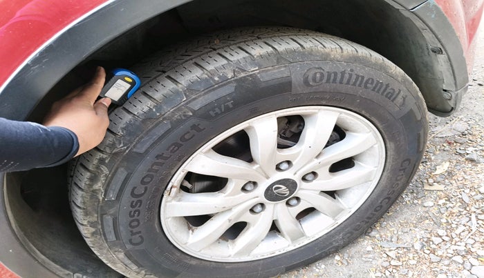 2016 Mahindra XUV500 W10 AT, Diesel, Automatic, 1,59,390 km, tyre