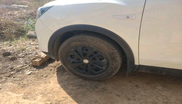 2023 Mahindra XUV300 W4 1.2 PETROL, Petrol, Manual, 22,000 km, tyre