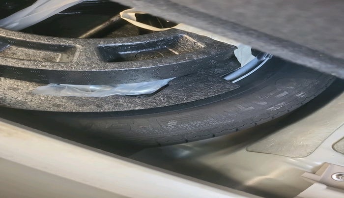 2023 Mahindra XUV300 W4 1.2 PETROL, Petrol, Manual, 22,000 km, tyre