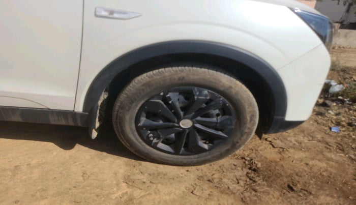 2023 Mahindra XUV300 W4 1.2 PETROL, Petrol, Manual, 22,000 km, tyre