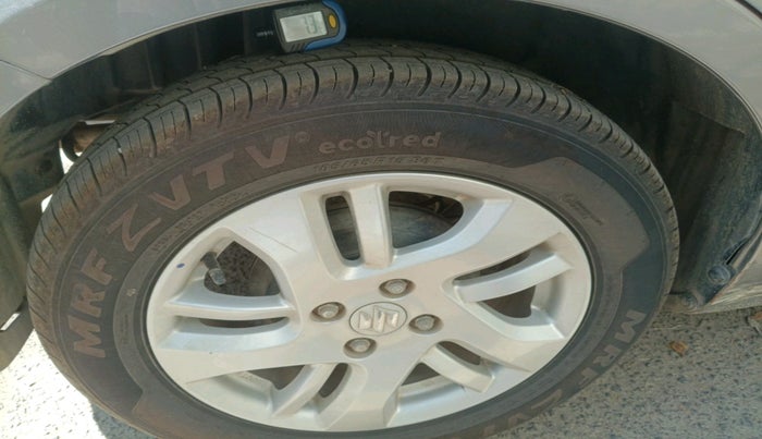 2014 Maruti Swift Dzire ZXI, Petrol, Manual, 48,539 km, tyre