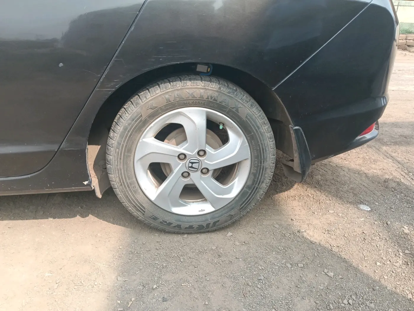 2015 Honda City 1.5L I-VTEC VX CVT, Petrol, Automatic, 1,15,288 km, tyre