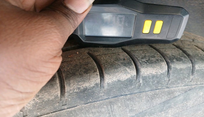 2013 Maruti Swift Dzire VXI, Petrol, Manual, 1,61,951 km, tyre