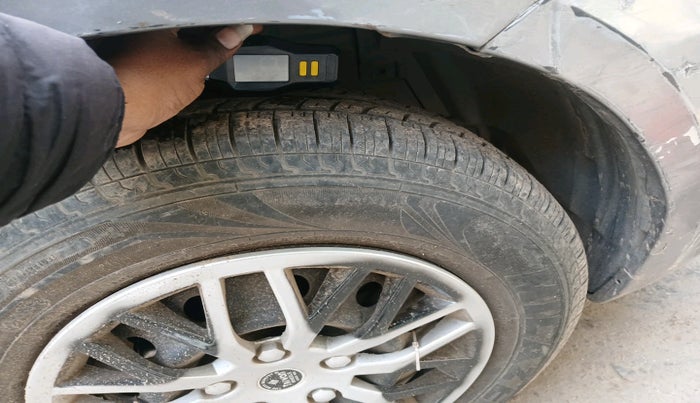 2013 Maruti Swift Dzire VXI, Petrol, Manual, 1,61,951 km, tyre