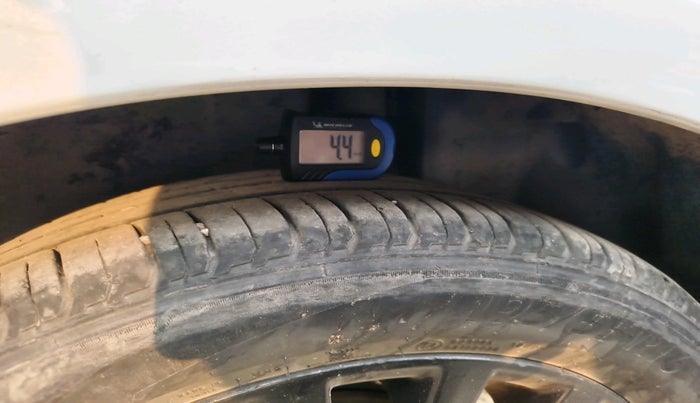 2017 Maruti Ciaz ALPHA DIESEL 1.3, Diesel, Manual, 66,598 km, tyre