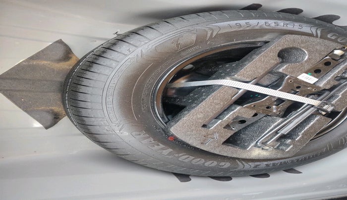 2022 Volkswagen VIRTUS HIGHLINE TSI 1.0 MT, Petrol, Manual, 58,412 km, tyre