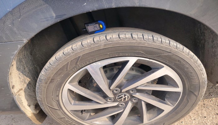 2022 Volkswagen VIRTUS HIGHLINE TSI 1.0 MT, Petrol, Manual, 58,412 km, tyre