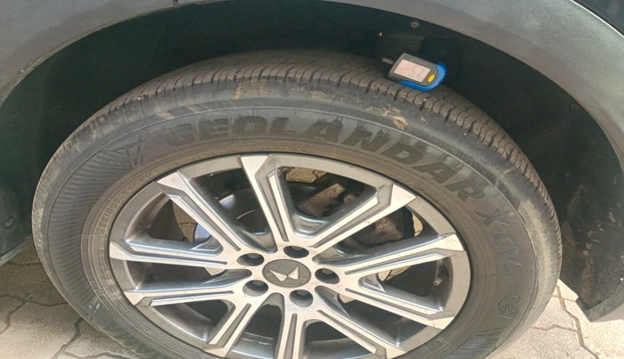 2023 Mahindra XUV700 AX 7 LUXURY D AT 7 STR, Diesel, Automatic, 79,321 km, tyre