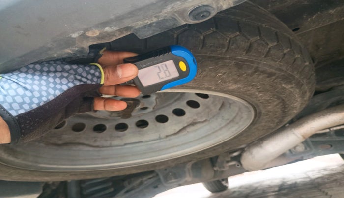 2023 Mahindra XUV700 AX 7 LUXURY D AT 7 STR, Diesel, Automatic, 79,321 km, tyre